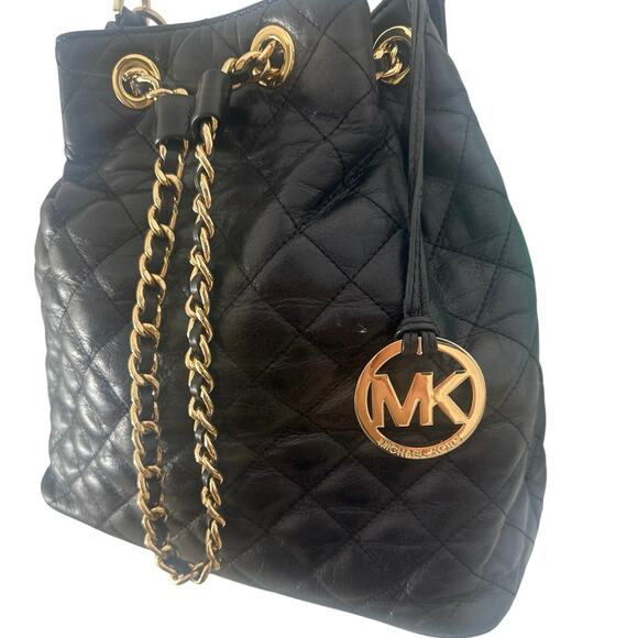 Michael Kors Embossed Chain-Link Bucket Bag Black gold Bucket purse NWOT - Picture 5 of 14